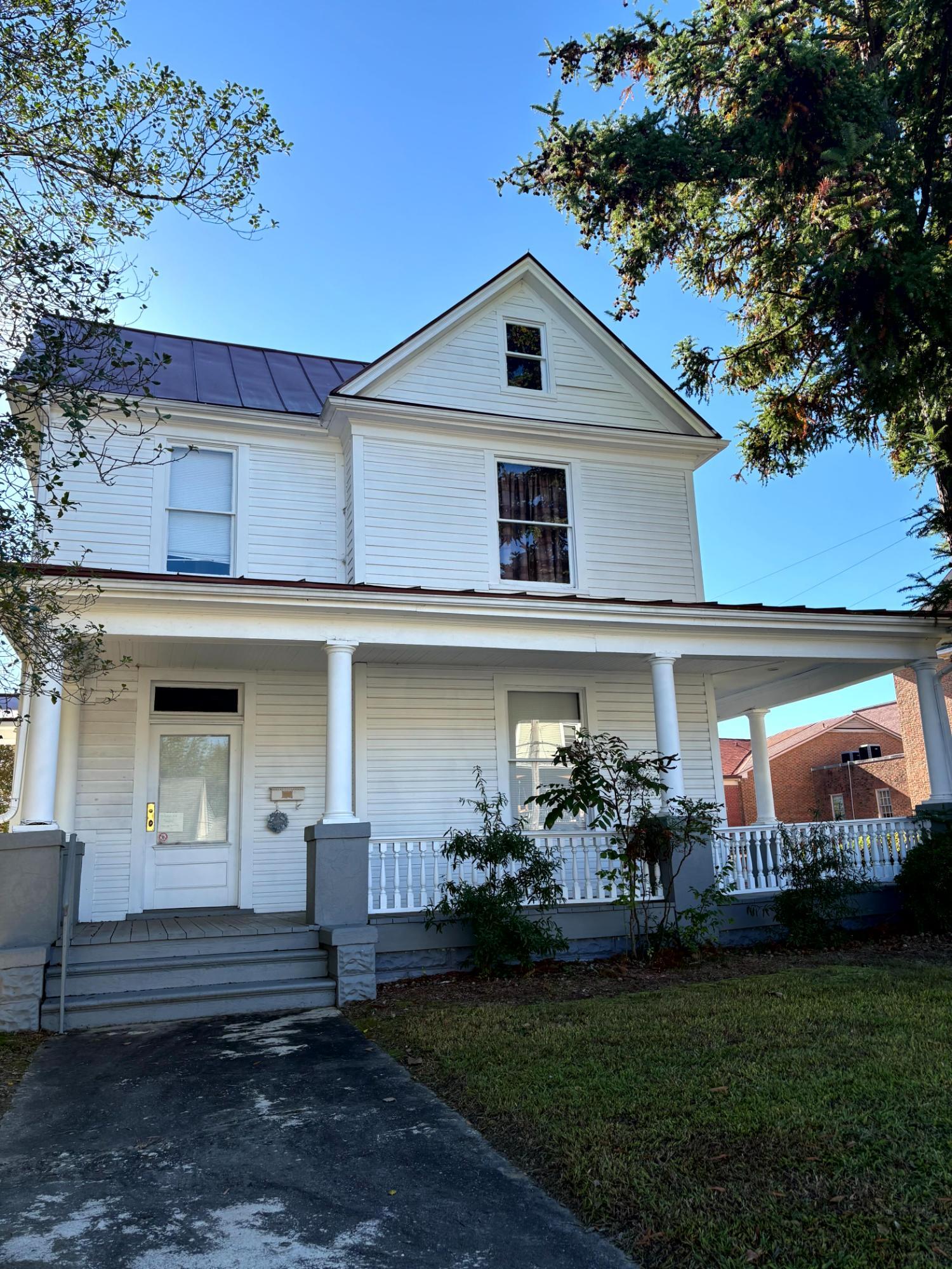 Front view of the Wall Residences office in Danville